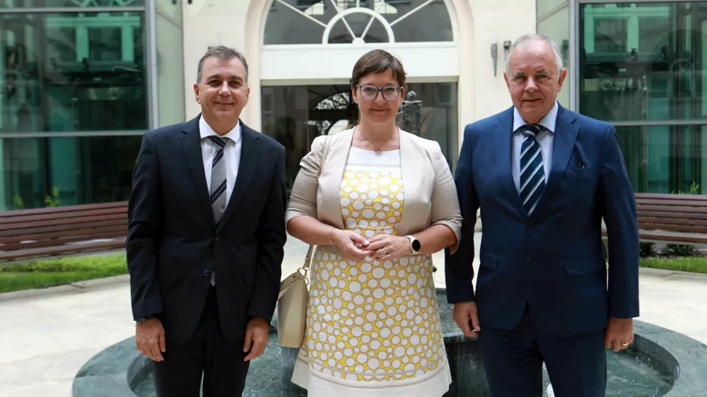 21.05.2025 - ZZZS, zavod za pokojninsko zavarovanje SlovenijeRobert Ljoljo, Irena Ilešič, Drago DelalutFoto: Tomaž Skale