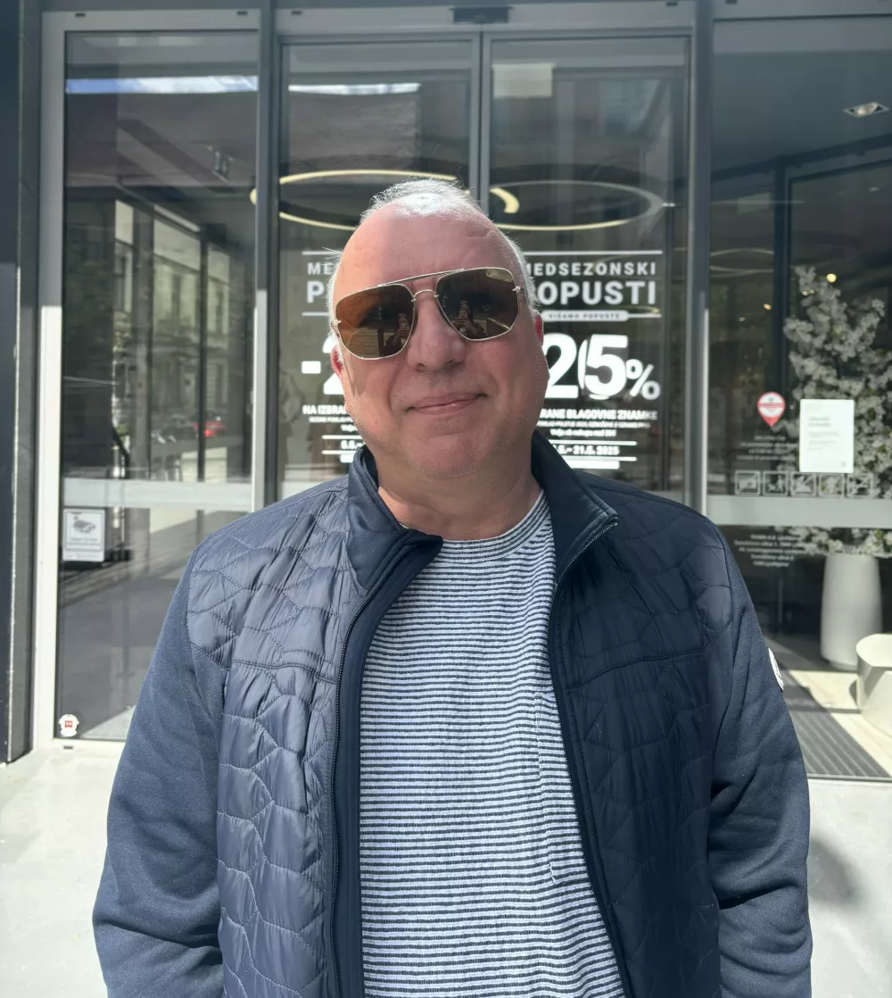 Ilkka Ilola: Sicer nisem od tukaj, ampak iz Finske, lahko pa povem, da mi je skulptura zelo všeč. Predvsem oblika, kako se vije iz tal. Ustvari prijetno atmosfero, obenem pa se bodo mimoidoči lahko ohladili. Kot drugi podobni projekti tudi ta pripomore pri orientaciji.