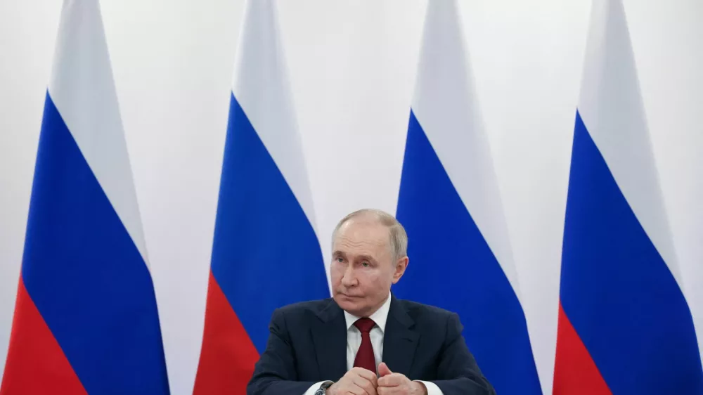 Russian President Vladimir Putin chairs a meeting of the Board of Trustees of the Talent and Success Foundation as he visits the Sirius educational centre near Sochi in the Krasnodar region, Russia, May 19, 2025. Sputnik/Vyacheslav Prokofyev/Pool via REUTERS ATTENTION EDITORS - THIS IMAGE WAS PROVIDED BY A THIRD PARTY.