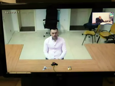 15.01.2025 - sodišče, obtoženi Dino Muzaferović Cezar, osumljen umora na BrduSODNICA NE ŽELI BITI OBJAVLJENA, TAKO DA RAJE OBJAVI FOTOGRAFIJO, KJER JE NAMESTO SODNICE V KOTU STENSKA URAFoto: Tomaž Skale