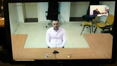 15.01.2025 - sodišče, obtoženi Dino Muzaferović Cezar, osumljen umora na BrduSODNICA NE ŽELI BITI OBJAVLJENA, TAKO DA RAJE OBJAVI FOTOGRAFIJO, KJER JE NAMESTO SODNICE V KOTU STENSKA URAFoto: Tomaž Skale