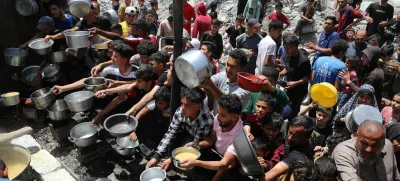 Hrana je vse bolj redka dobrina v Gazi. Številnim humanitarnim organizacijam so že pošle zaloge. Foto: Reuters