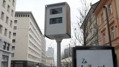 ﻿- 19.12.2017 – Slovenska cesta v Ljubljani - novi stacionarni super radar ki lahko meri hitrost na obeh straneh prometnega toka hkrati, pri čemer lahko spremlja več vozil - nadzor hitrosti s samodejno merilno napravo – meritev hitrosti//FOTO: Jaka Gasar