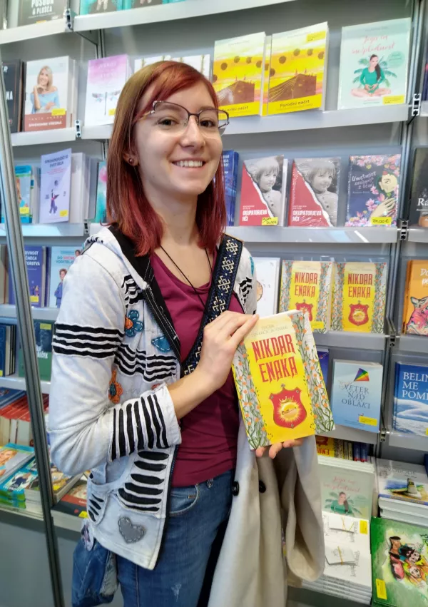 Mlada pisateljica je knjigo Nikdar enaka začela pisati pri štirinajstih letih. / Foto: osebni arhiv