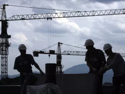 - sezonska zaposlitev tujcev v Sloveniji - tujci - sezonski delavci - tuja delovna sila - sezonsko delo v gradbeništvu, GPG,//FOTO: Luka CjuhaOPOMBA: ZA OBJAVO V PRILOGI – DNEVNIKOV OBJEKTIV - REPORTAŽA