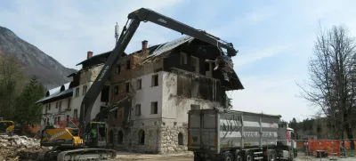 Rušenje hotela Zlatorog Bohinj april 2021