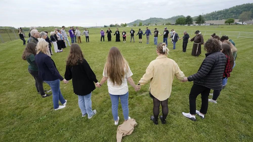 FILE - Capital punishment protesters pray on the grounds of Riverbend Maximum Security Institution before the scheduled execution of inmate Oscar Smith, April 21, 2022, in Nashville, Tenn. AP Photo/Mark Humphrey, File)