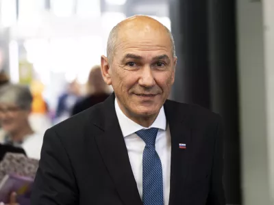 Vnovični štiriletni mandat na čelu SDS bo za Janšo, ki stranko vodi 32 let, deseti po vrsti. V tem času je imel protikandidata le leta 1993. Foto: Nik Erik Neubauer