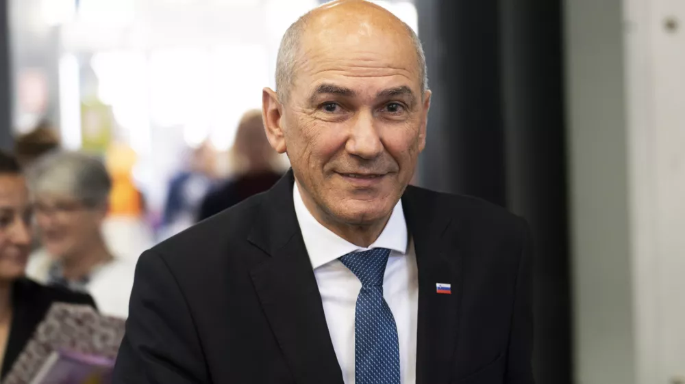 Vnovični štiriletni mandat na čelu SDS bo za Janšo, ki stranko vodi 32 let, deseti po vrsti. V tem času je imel protikandidata le leta 1993. Foto: Nik Erik Neubauer