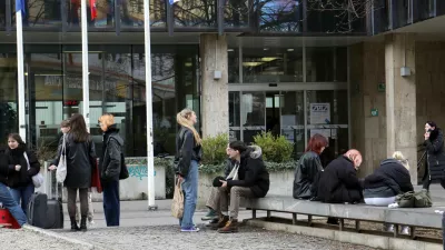 Delavska koalicija vztraja pri svojih zahtevah za spremembo nekaterih ključnih ukrepov predlagane pokojninske reforme, kar sindikati, ki reformo podpirajo, ocenjujejo kot zgrešeno. Fotografija je simbolična. Foto: Tomaž Skale