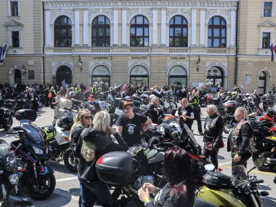 - 24.05.2025 - srečanje motoristk na Krekovem trgu//FOTO: Jaka Gasar