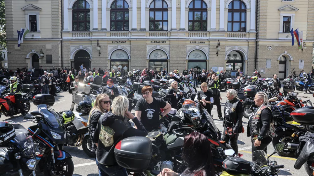 - 24.05.2025 - srečanje motoristk na Krekovem trgu//FOTO: Jaka Gasar
