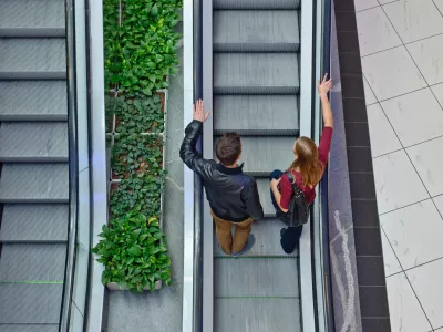 ﻿- tekoče stopnice- BTC City Park - nakupovalno središče v Ljubljani 2013 - potrošništvo - potrošniki,potrošniki,nakupovanje//FOTO: Tomaž Zajelšnik