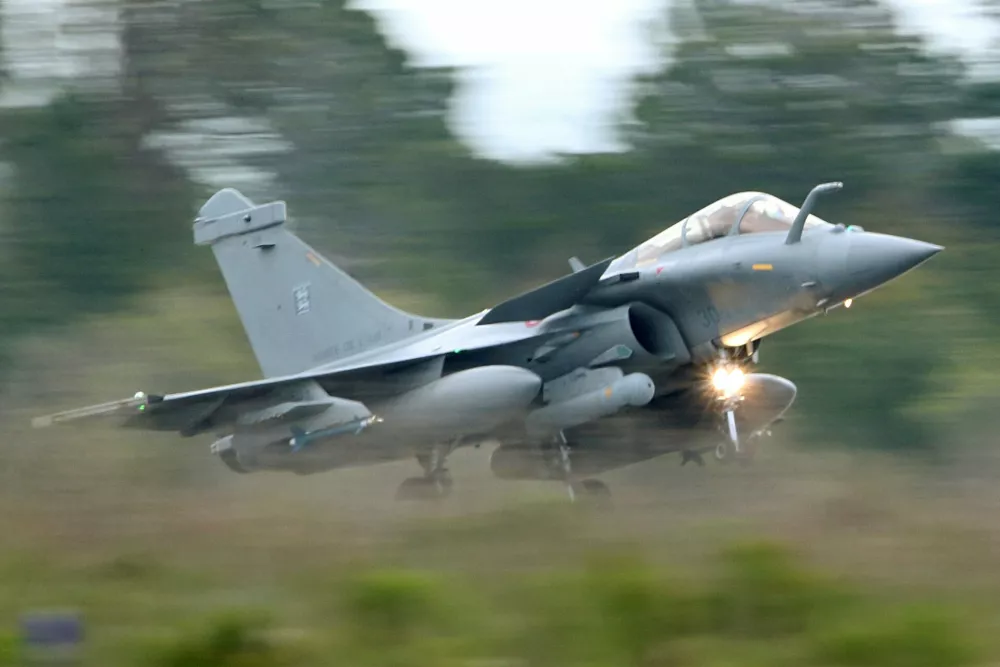 ﻿A French Air Force Rafale fighter jet takes off during the close air support (CAS) exercise Serpentex 2016 hosted by France in the Mediterranean island of Corsica, at Solenzara air base, March 16, 2016.  REUTERS/Charles Platiau/File Photo