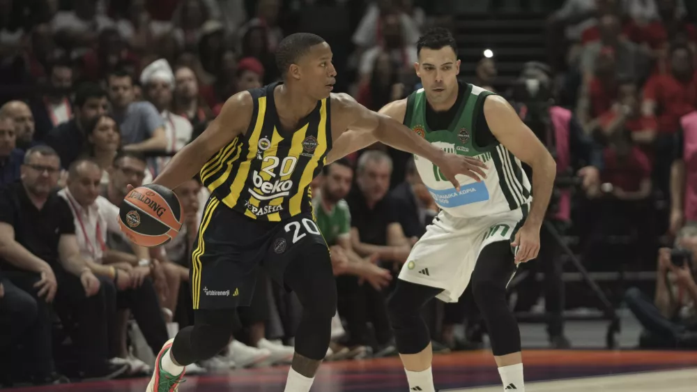 Panathinaikos's Kostas Sloukas guards Fenerbahce's Devon Hall duirng the Euroleague seimifinal basketball match between Fenerbahce and Panathinaikos in Abu Dhabi, United Arab Emirates, Sunday, May 18, 2025. (AP Photo/Fatima Shbair)
