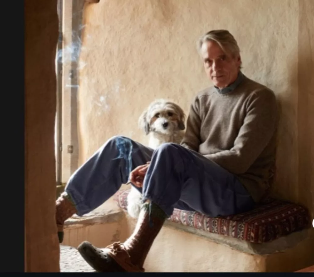 Jeremy Irons je v grad vložil več kot milijon funtov in si vzel celo leto premora od igralskih obveznosti, da bi se posvetil prenovi.  IG/Jeremyirons
