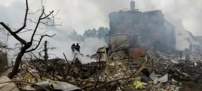 Emergency workers extinguish fire in the debris of a private house that was destroyed in a Russian rocket strike, amid Russia's attack on Ukraine, in Markhalivka, Kyiv region, Ukraine, May 25, 2025. REUTERS/Thomas Peter