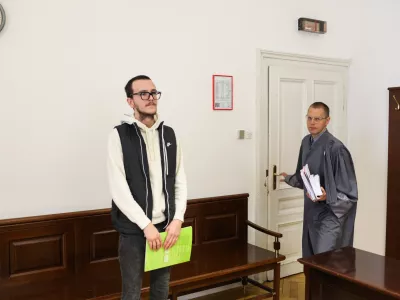 Nino Softić je trenutno v hišnem priporu, pred tožilskimi očitki pa se zagovarja kot nedolžen. Foto: Bojan Velikonja