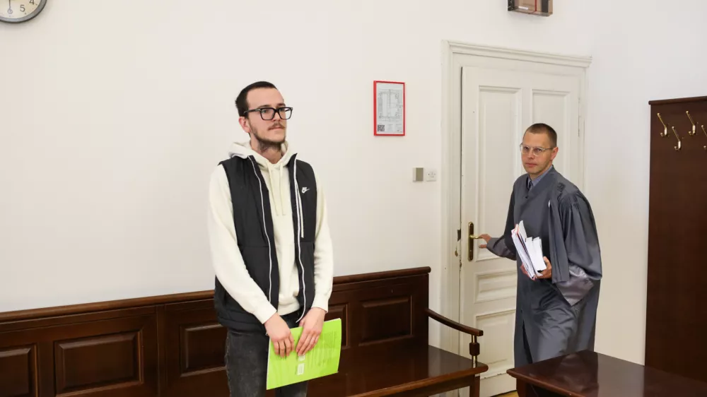 Nino Softić je trenutno v hišnem priporu, pred tožilskimi očitki pa se zagovarja kot nedolžen. Foto: Bojan Velikonja