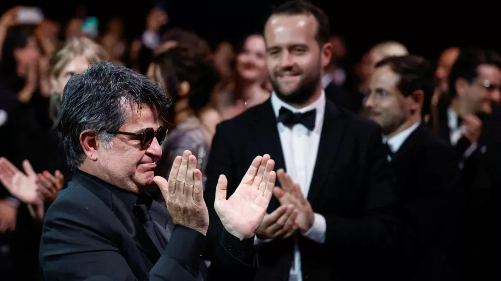 Director Jafar Panahi, Palme d'Or award winner for the film "Un simple accident" (It Was Just an Accident), applauds during the closing ceremony of the 78th Cannes Film Festival in Cannes, France, May 24, 2025. REUTERS/Manon Cruz   TPX IMAGES OF THE DAY