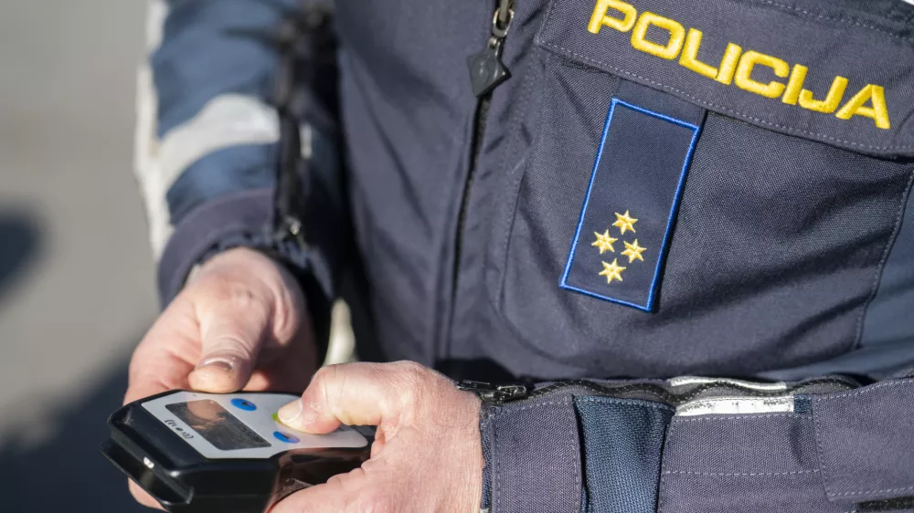 prometni nadzorpolicija - simbolična fotografijaprometna policijavarnost v prometupolicija na motorjihmotoristična policijaprehitri voznikiavtocestna policijaalkotestalkohol v prometu08.04.2025 Policijski nadzor, počivališče PovodjeFOTO: Nik Erik Neubauer