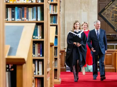 Belgijska princesa je lani diplomirala na britanskem Oxfordu, kjer sta se proslave udeležila tudi oče in mati, kralje Filipom in kraljica Matilda. Foto: Profimedia 
