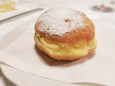 Mamilo so prevzemali tudi kar v kiosku pri banjaluški gimnaziji, so povedale priče. Foto: arhiv Dnevnika