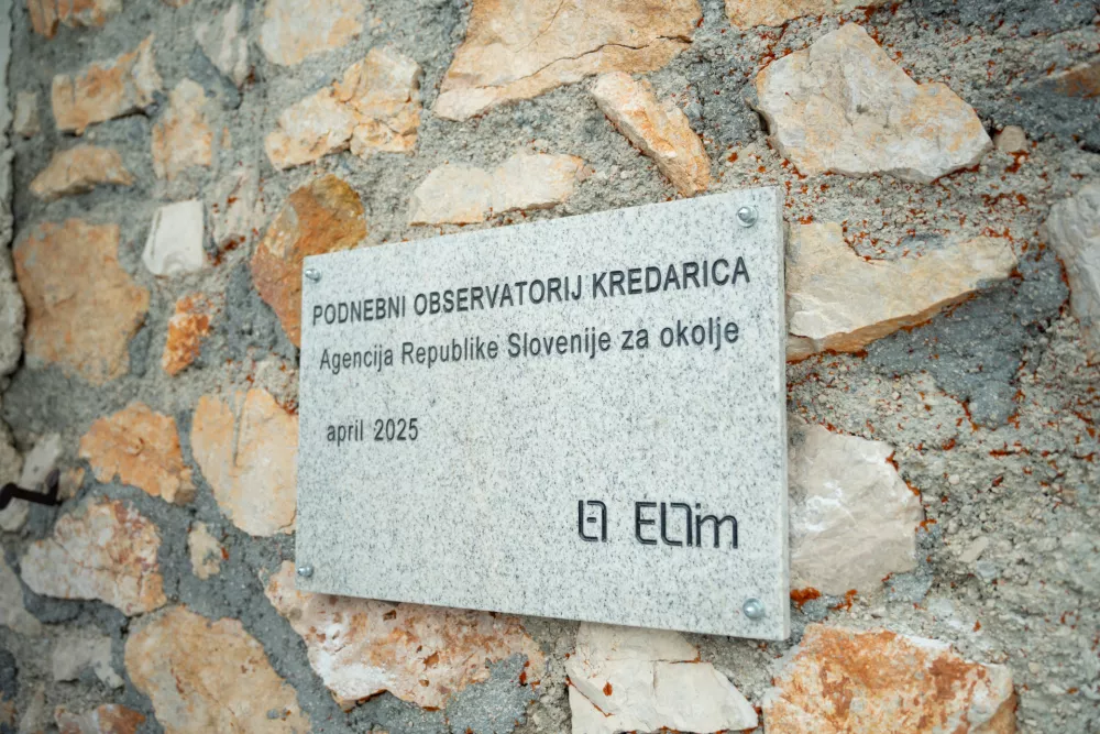 Kredarica, observatorij.Dogodek ob zacetku prenove visokogorskega observatorija na Kredarici.