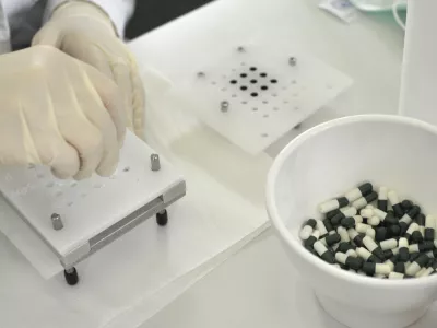 ﻿- ilustrativna fotografija farmacija, zdravila, kapsule, tablete- 5. Informativa 2013 - sejem izobraževanja, štipendiranja in zaposlovanja v Sloveniji  //FOTO: Tomaž Zajelšnik