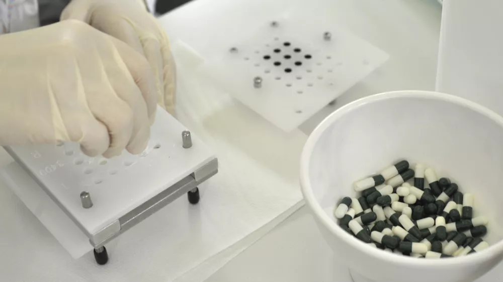 ﻿- ilustrativna fotografija farmacija, zdravila, kapsule, tablete- 5. Informativa 2013 - sejem izobraževanja, štipendiranja in zaposlovanja v Sloveniji  //FOTO: Tomaž Zajelšnik