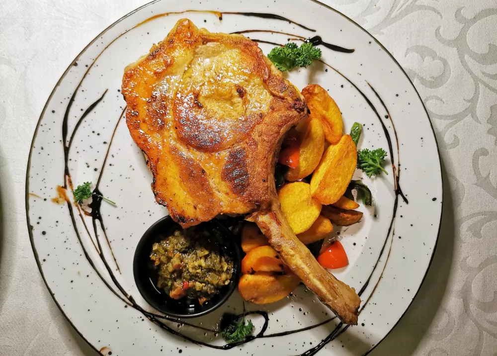 Zarebrnica krškopoljca, Gostilna Oštirka