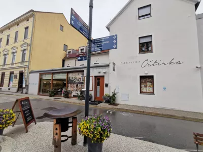 Gostilna O&scaron;tirka