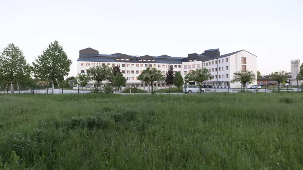 01.05.2025 Zemljišča za URI Soča, kjer je predvidena širitev inštituta. FOTO: Nik Erik Neubauer