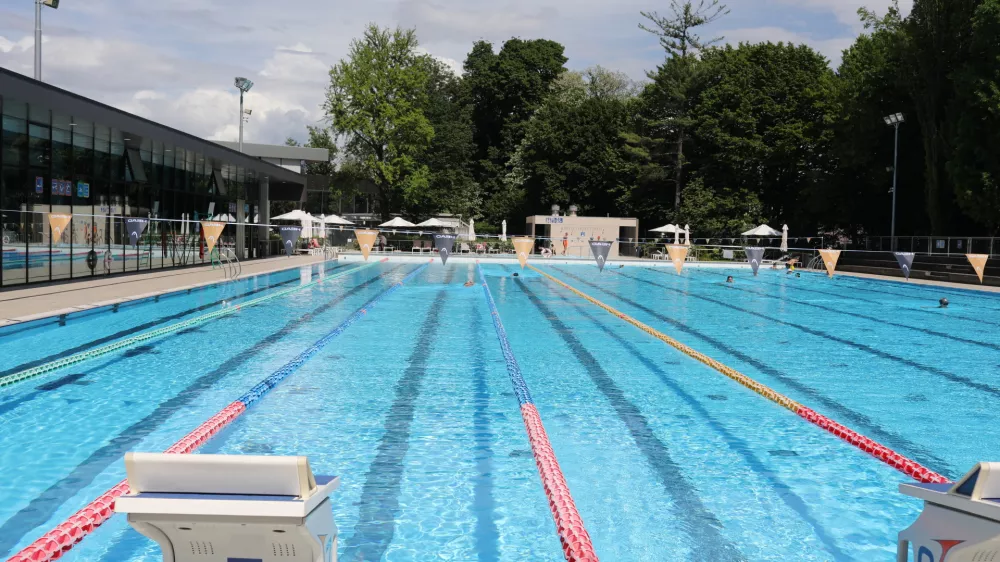 - 17.05.2022 - Kopališče Kolezija v Ljubljani, bazen – kopanje, Gunduličeva ulica 7 //FOTO: Bojan Velikonja