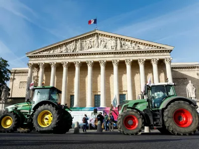 Tractors are parked in front of the French parliament, the Assemblee Nationale, as french farmers gather for a protest to call on lawmakers to adopt a bill that would loosen restrictions on pesticide and water use in farming, in Paris, France May 26, 2025. REUTERS/Abdul Saboor