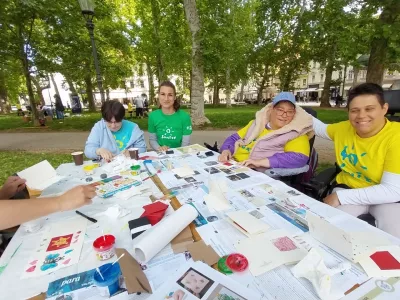 Zveza Sonček izdelovanje čestitk festival Igraj se z mano