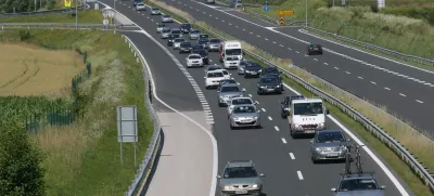 - protestna vožnja od Grosupljega proti Novemu mestu - Društvo podizvajalcev po dolenjski avtocesti izvedlo drugo protestno vožnjo, s katero je opozorilo na neplačana dela pri gradnji avtoceste //FOTO: Luka Cjuha