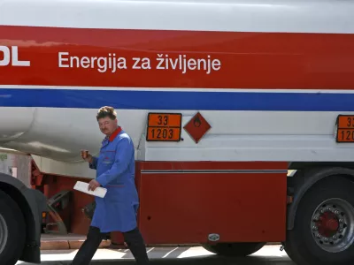 cisterna za prevoz goriva- PETROL d.d. - Petrolovo skladišče goriv Zalog - Kašelj, //FOTO: Bojan Velikonja