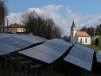 3.4.2025 - Sončna elektrarna - Svibno - vas Počakovo - sončna elektrarna na kmetijskem zemljiščuFoto: Luka Cjuha