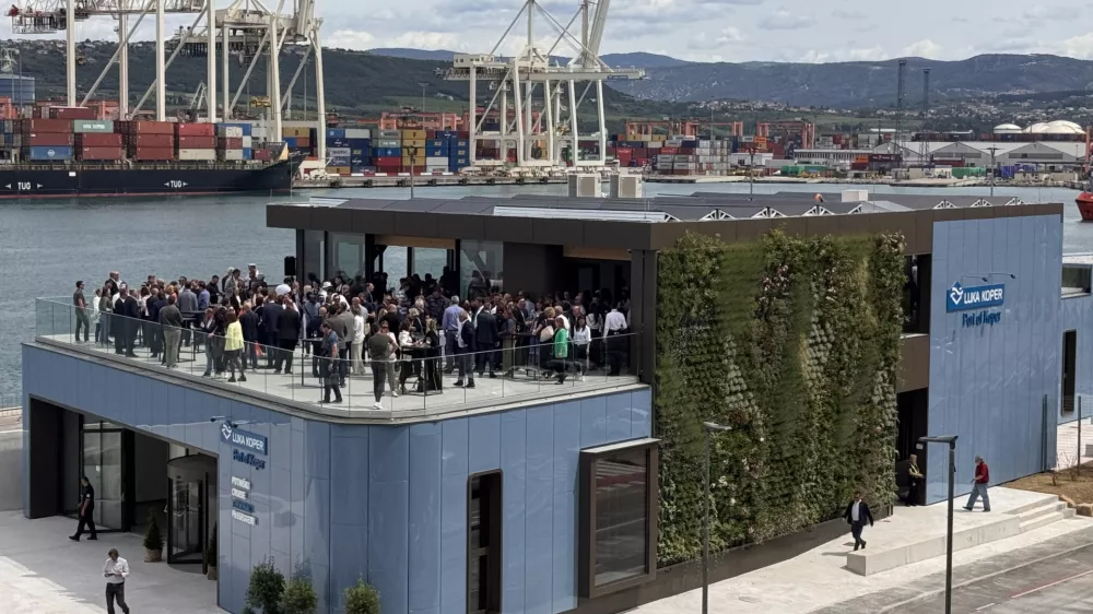 Koper, Potniski terminal.Odprtje stavbe novega potniskega terminala.