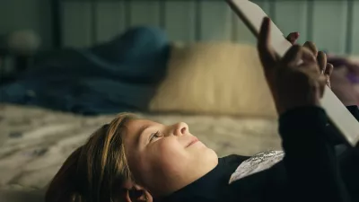 ﻿Sweet blondie girl playing on a Tablet PC.