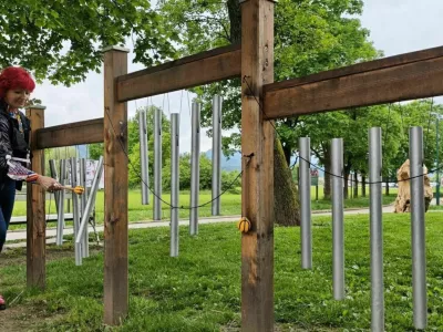 Zvočna zelenica v Celju: vetrne piščali pomirjajo in ustvarjajo posebne vibracije