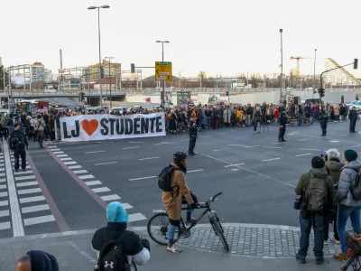 05.03.2025 - protestni shod v organizaciji ljudske fronte Mi smo Ljubljana, s katerim želijo podpreti študentske proteste v Srbiji in izraziti kritiko podpore ljubljanskega župana Zorana Jankovića srbskemu predsedniku Aleksandru Vučiću Foto: Luka Cjuha
