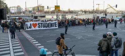 05.03.2025 - protestni shod v organizaciji ljudske fronte Mi smo Ljubljana, s katerim želijo podpreti študentske proteste v Srbiji in izraziti kritiko podpore ljubljanskega župana Zorana Jankovića srbskemu predsedniku Aleksandru Vučiću Foto: Luka Cjuha