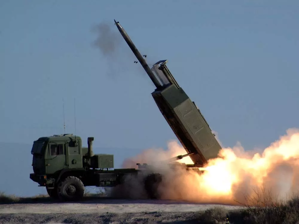 ZDA, Washington.Mobilni raketni sistem Himars je namescen na tovornjakih in lahko izstreljuje tako rakete srednjega kot tudi dolgega dosega.Foto: Wikipedia