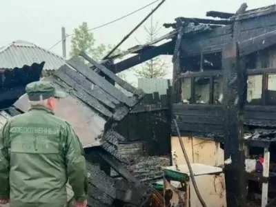 V kraju ob Bajkalskem jezeru v Irkutsku v Sibiriji je 17-letni Mihailo Paramonov izvedel množični poboj, potem pa še zažgal hišo. 