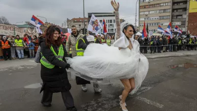 Nevesta - poroka15.2.2025 - Kragujevac - Srbija - študentski protest - Blokada Kragujevca v podporo študentom Foto: Luka Cjuha