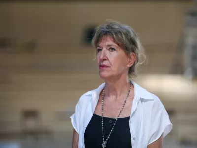 Vesna Jurca Tadel bo na položaju ravnateljice ljubljanske Drame po dogovoru z ministrstvom za kulturo ostala še pol leta. F Bojan Velikonja Q