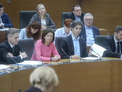 Robert Golob, Tanja Fajon, Luka Mesec- 03.03.2025 - Predsednik vlade dr. Robert Golob je na 28. redni seji Državnega zbora odgovarjal na ustna poslanska vprašanja - parlament, poslanec, poslanci, politika, vlada//FOTO: Jaka Gasar