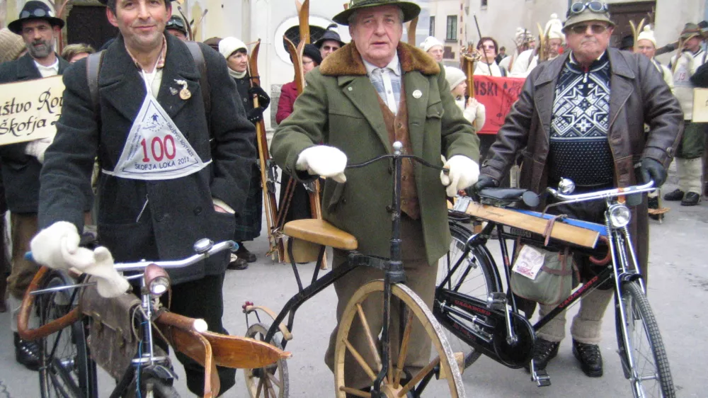 Ob 10. uri bo sprevod starodobnih kolesarjev krenil proti Cankarjevemu trgu, kjer bo sledil kratek kulturni program. Foto: Primož Knez